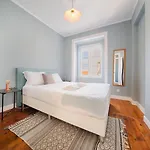 Διαμέρισμα Bright 3br Steps From National Pantheon | By Airnest *