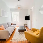 Διαμέρισμα Bright 3br Steps From National Pantheon | By Airnest
