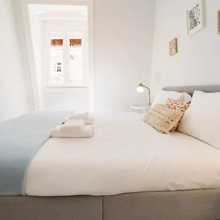 Bright 3br Steps From National Pantheon | By Airnest Appartement *