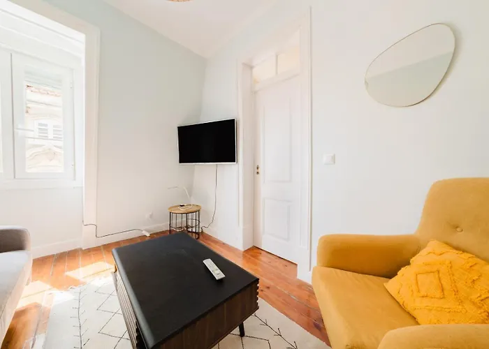 Bright 3br Steps From National Pantheon | By Airnest Lisboa