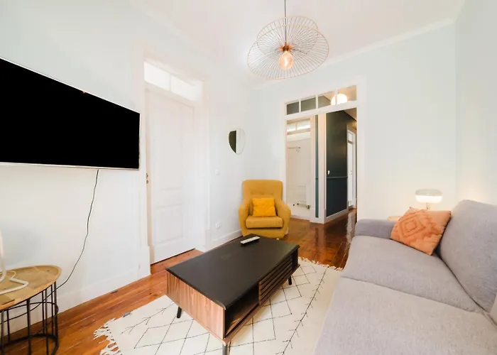 Bright 3br Steps From National Pantheon | By Airnest