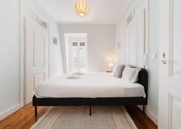 Bright 3br Steps From National Pantheon | By Airnest