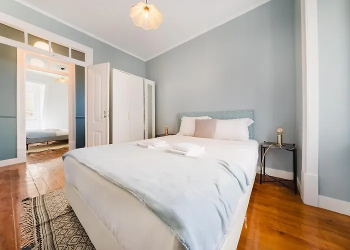 Bright 3br Steps From National Pantheon | By Airnest * Lisboa