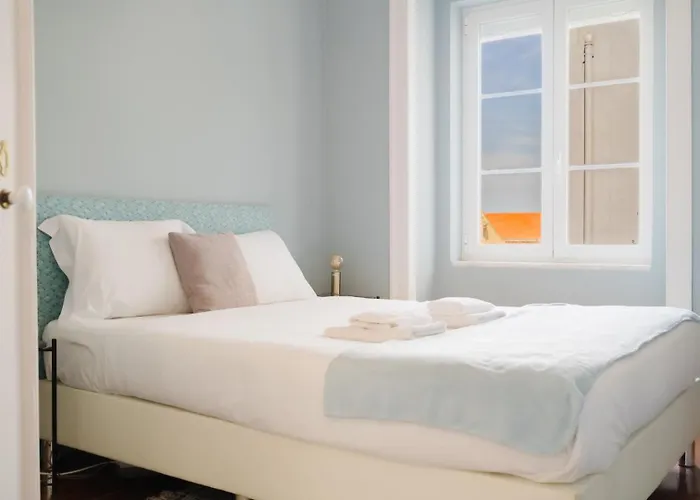 Bright 3br Steps From National Pantheon | By Airnest * Lisboa