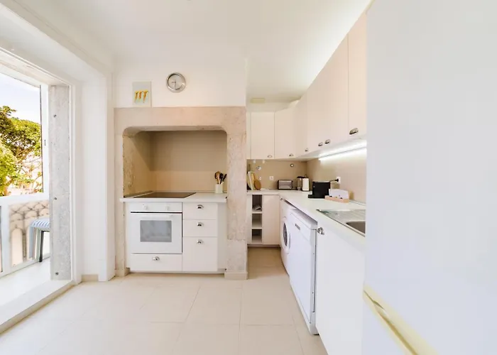 Bright 3br Steps From National Pantheon | By Airnest شقة Lisboa