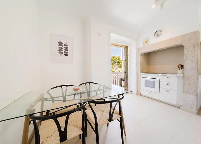 Bright 3br Steps From National Pantheon | By Airnest