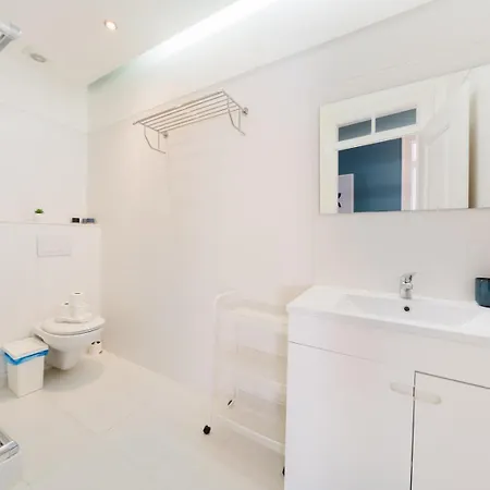 Bright 3br Steps From National Pantheon | By Airnest Apartment