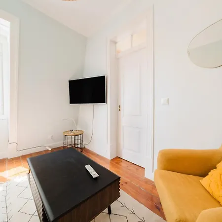 Bright 3br Steps From National Pantheon | By Airnest Lisboa