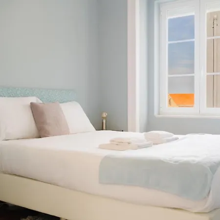 Bright 3br Steps From National Pantheon | By Airnest * Lisboa