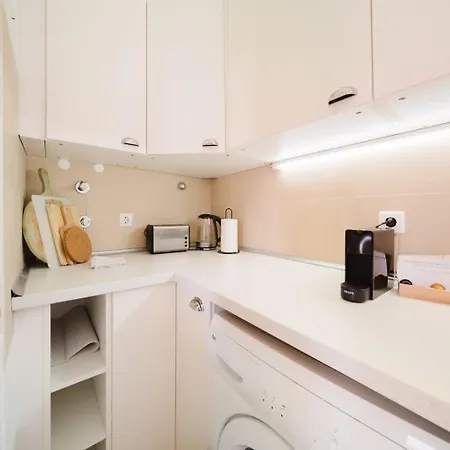 Bright 3br Steps From National Pantheon | By Airnest Apartmán Lisboa