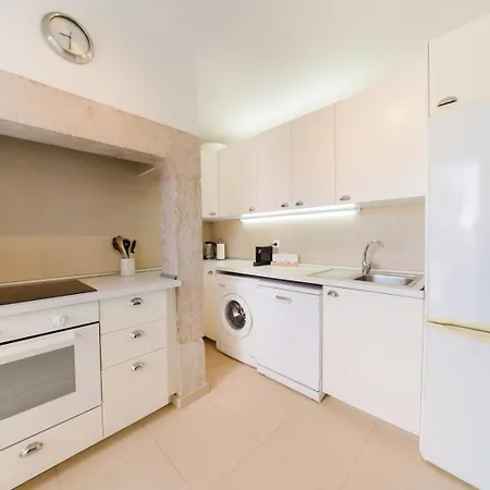 Bright 3br Steps From National Pantheon | By Airnest Apartment