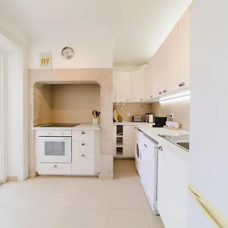 Bright 3br Steps From National Pantheon | By Airnest Apartmán Lisboa