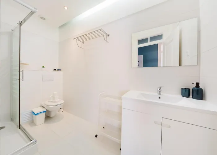 Bright 3br Steps From National Pantheon | By Airnest Apartment