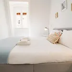 Bright 3br Steps From National Pantheon | By Airnest Apartment *