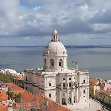 Bright 3br Steps From National Pantheon | By Airnest * Lissabon